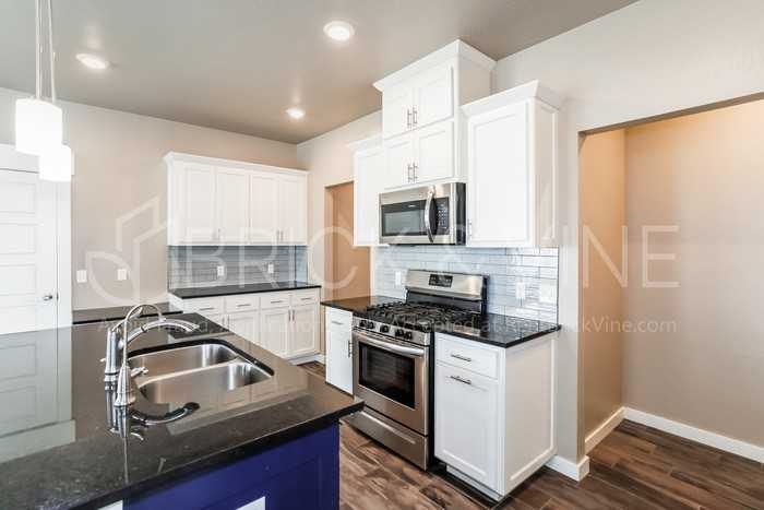 621 Nw 182nd St - Photo 3 of 17