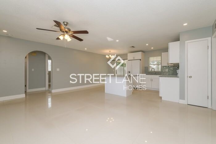 6099 Colchester Ave - Photo 3 of 15