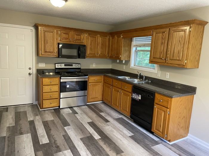 170 Walraven Way Se - Photo 2 of 14