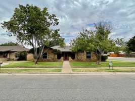 featured image of 5726 64th St #1