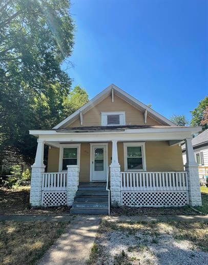 415 W 9th St - Photo 2 of 12