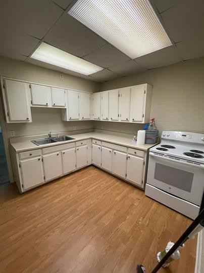 415 W 9th St - Photo 3 of 12