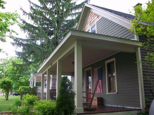 109 E 1st St - Photo 2 of 10