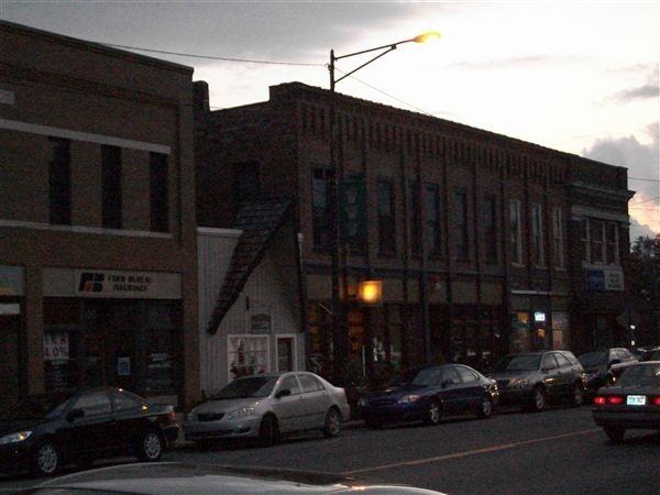 109 E 1st St - Photo 3 of 10