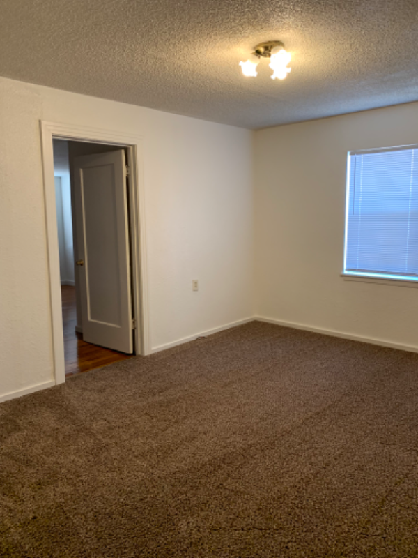 1173 Barrow St - Photo 3 of 12