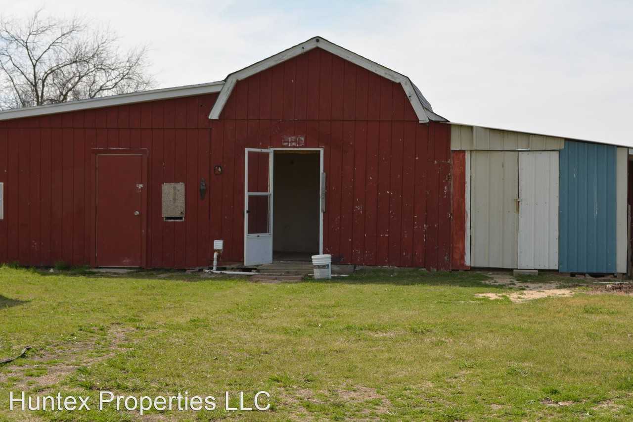 3268 County Road 4119 - Photo 3 of 5