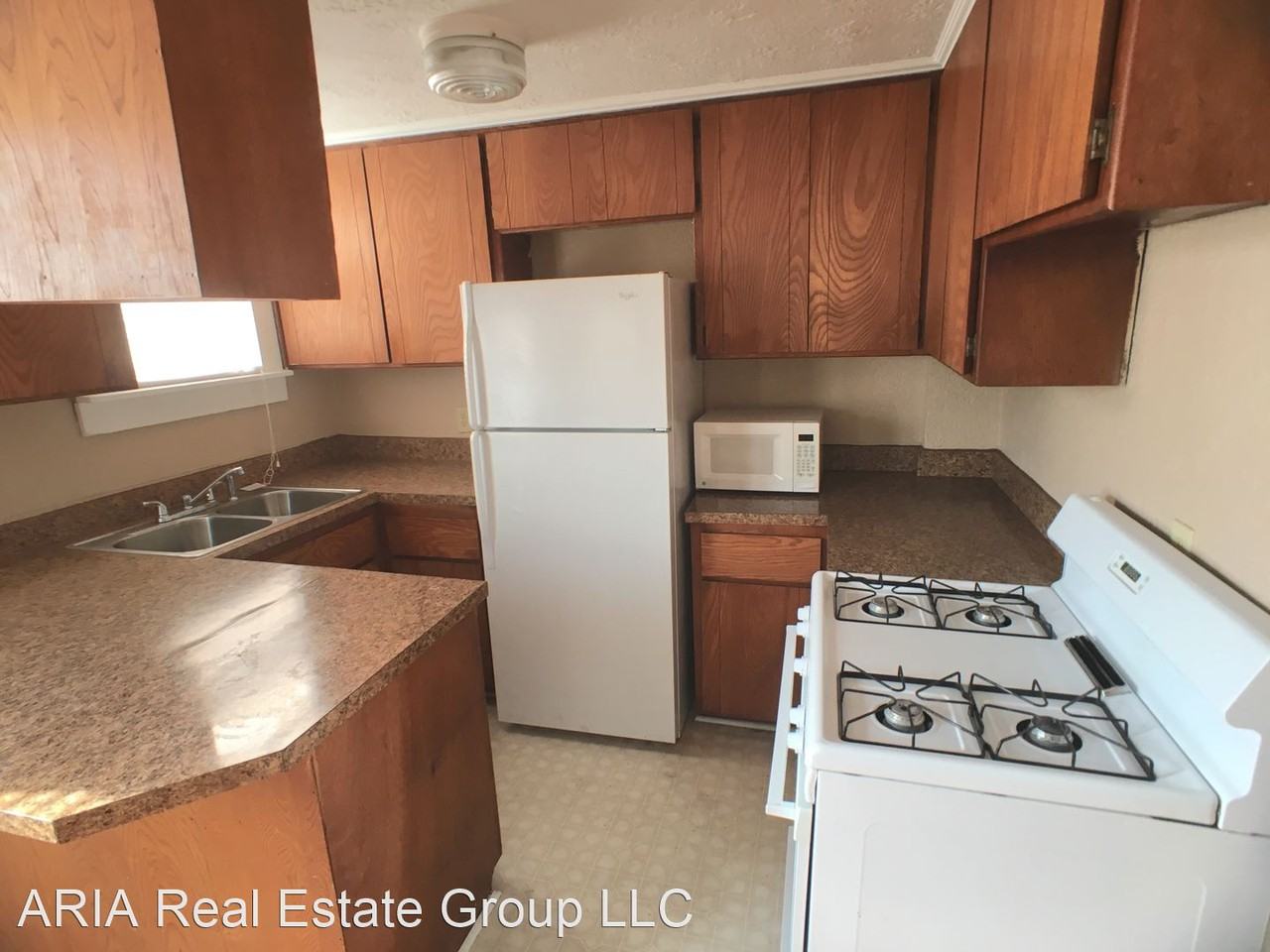 320 W Duffy St - Photo 2 of 17