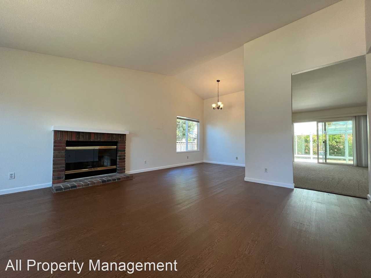 71 Bayport Ct - Photo 2 of 39