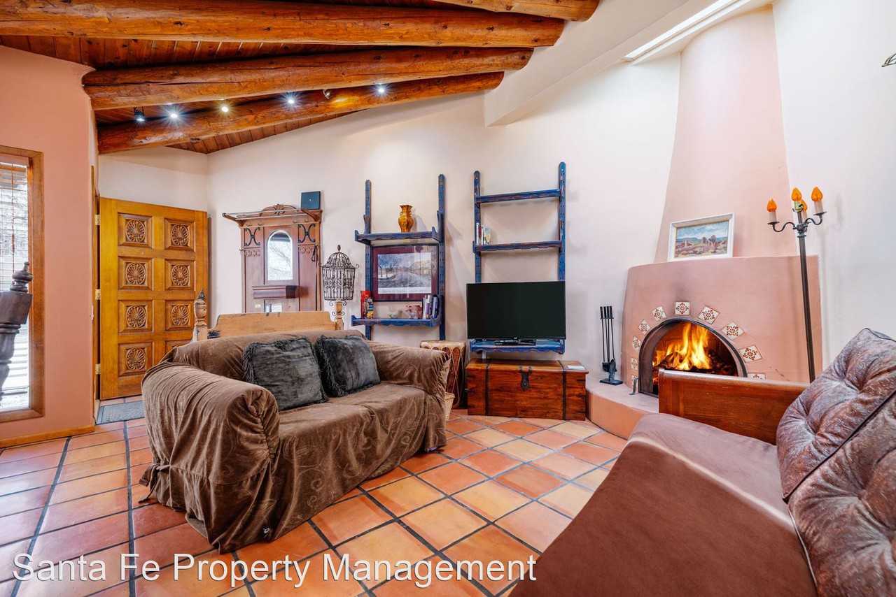 610A Griffin St, Santa Fe, NM 87501 1 Bedroom House for 2,000/month