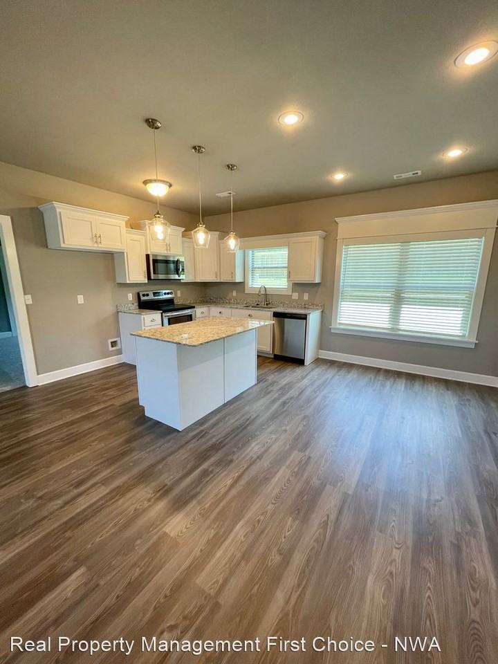 1350 Cupboard Trl - Photo 3 of 18