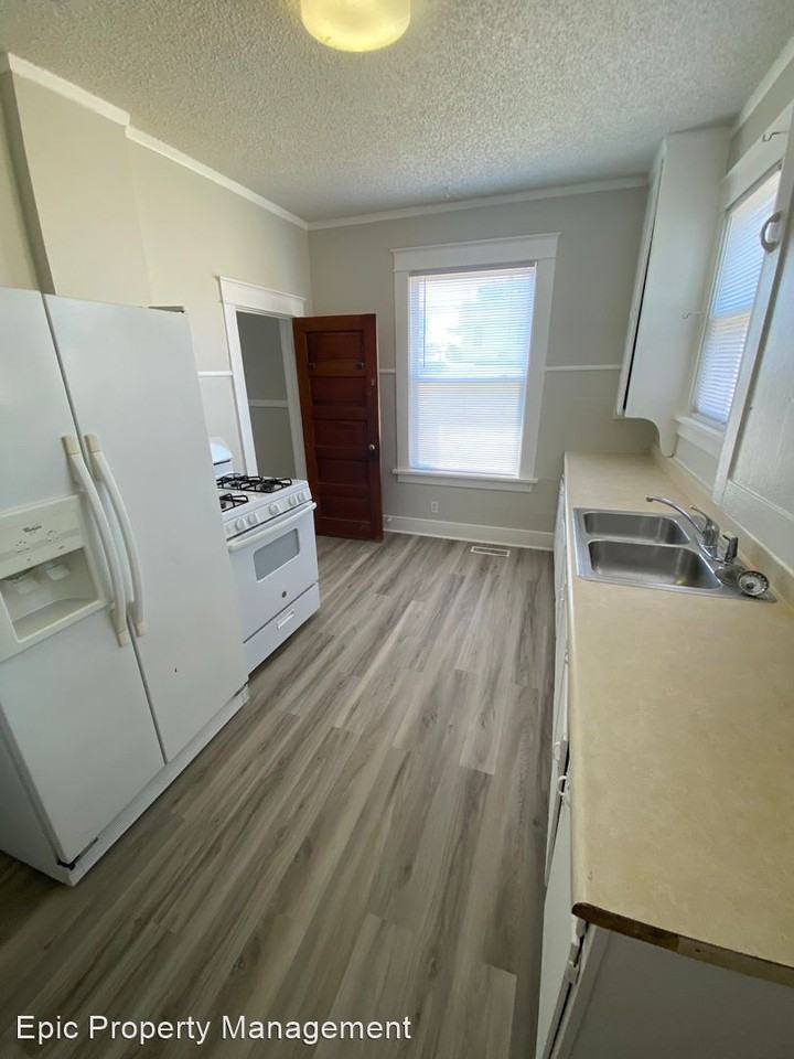 2033 Sw Van Buren St - Photo 2 of 10