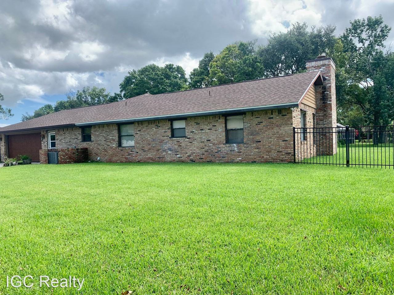 7935 Timberlake Dr - Photo 2 of 11