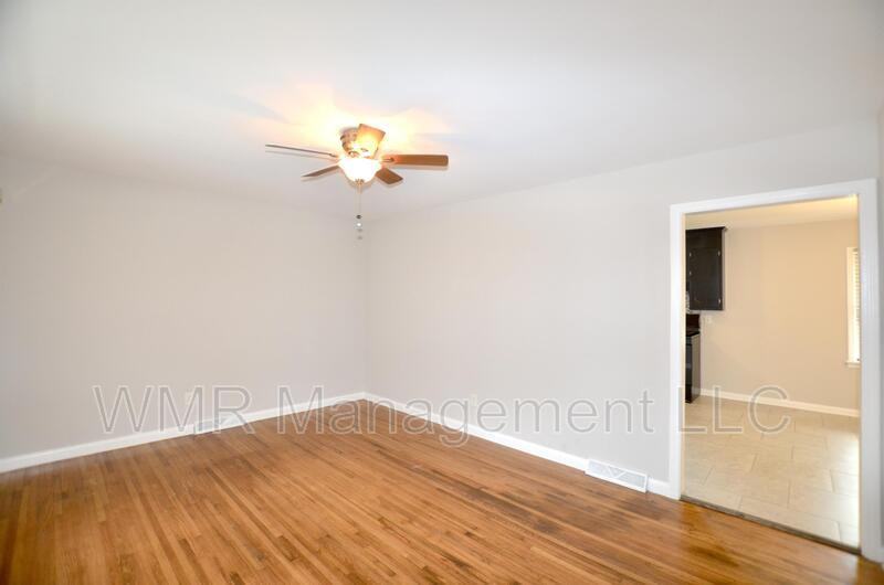 380 Cameron Ave Ne - Photo 3 of 18