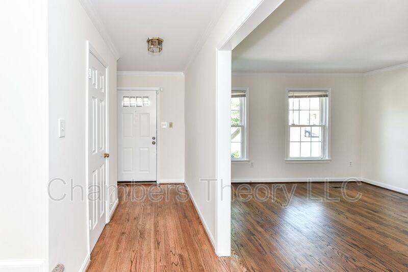 3043 Meeting St - Photo 2 of 31