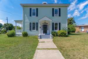 featured image of 1328 Hampton Dr