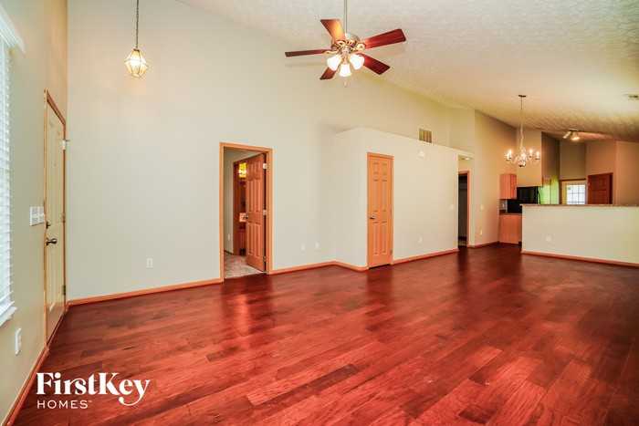 2820 Hillstone St - Photo 3 of 15