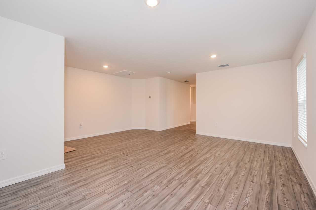 189 Blackstone Dr - Photo 3 of 15