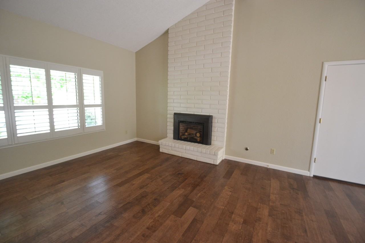 1535 Wimbledon Dr - Photo 3 of 7