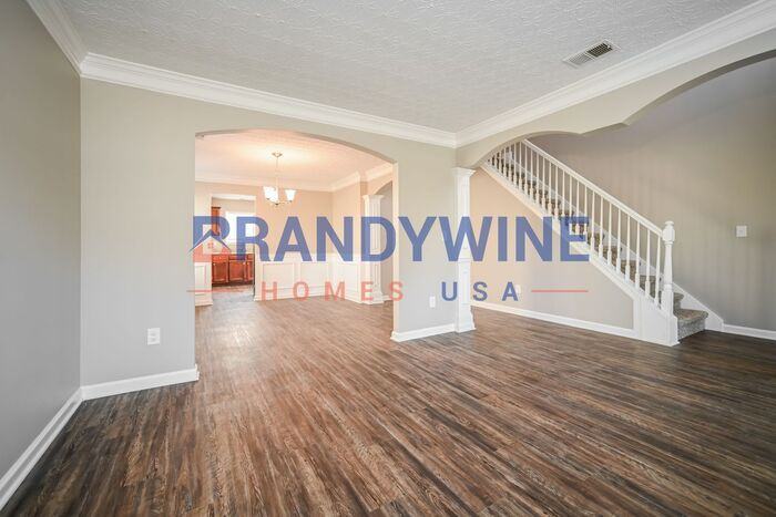 801 Lake Chase - Photo 2 of 16
