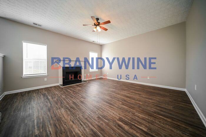 801 Lake Chase - Photo 3 of 16