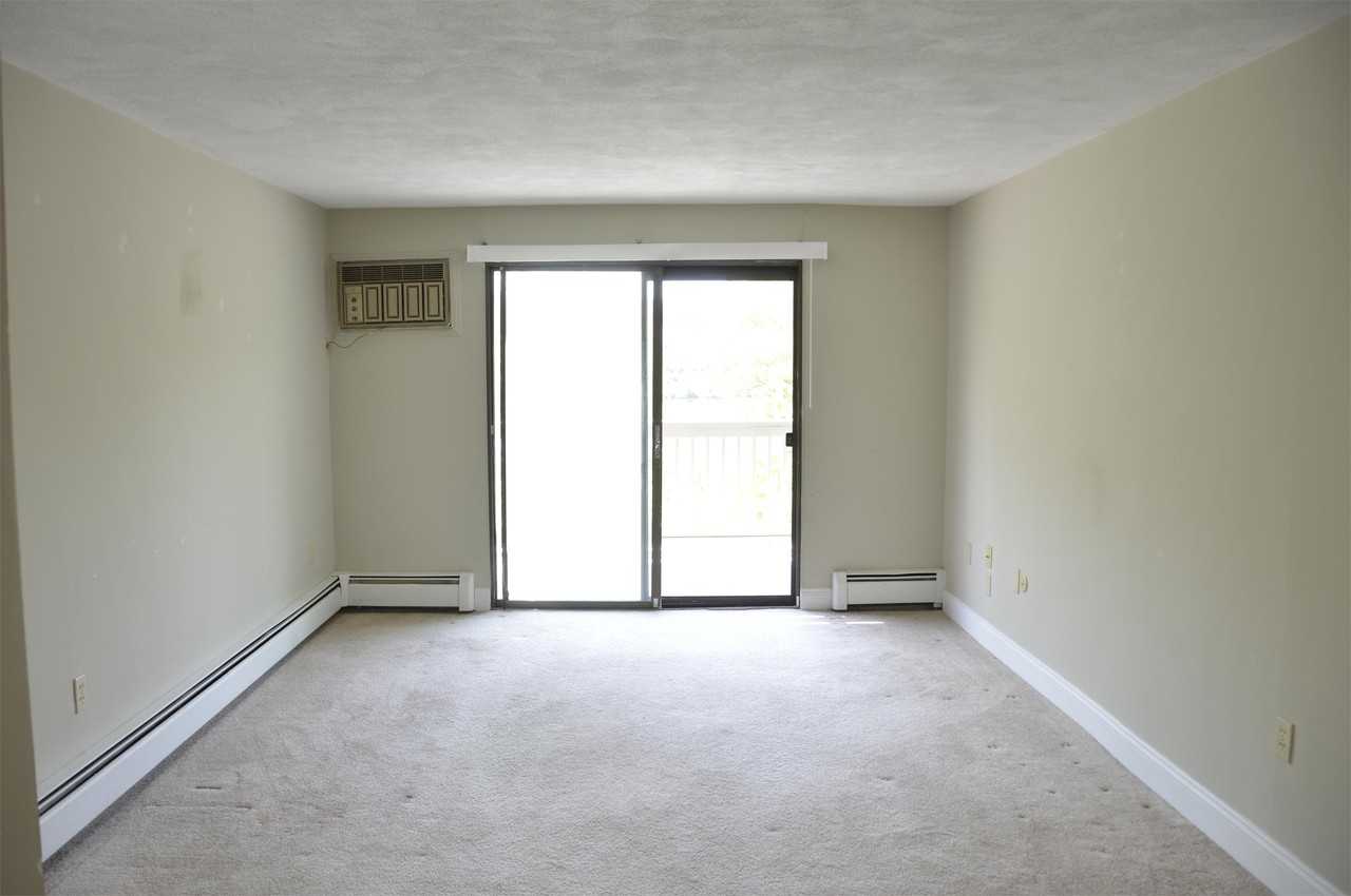33 Andrew St #1 - Photo 4 of 17