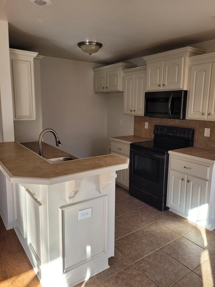 121 Weathering Dr #1 - Photo 3 of 6