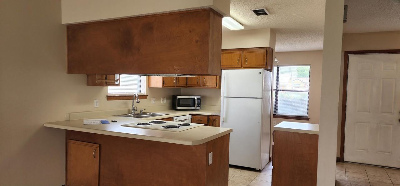 606 Krystal Ln #1 - Photo 2 of 4