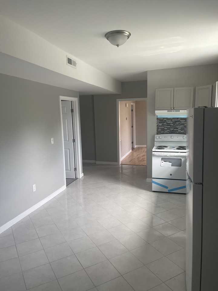 558 Plainfield St #2 - Photo 3 of 9