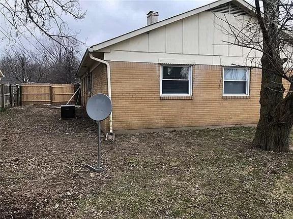 3416 N Hartman Dr - Photo 2 of 10