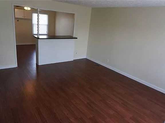 7810 Cullen Dr - Photo 2 of 9