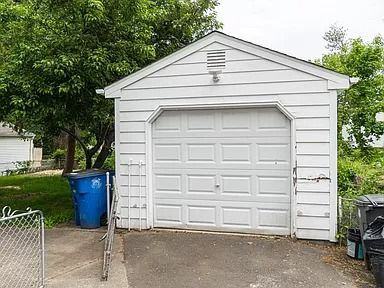 222 Foster St - Photo 3 of 24