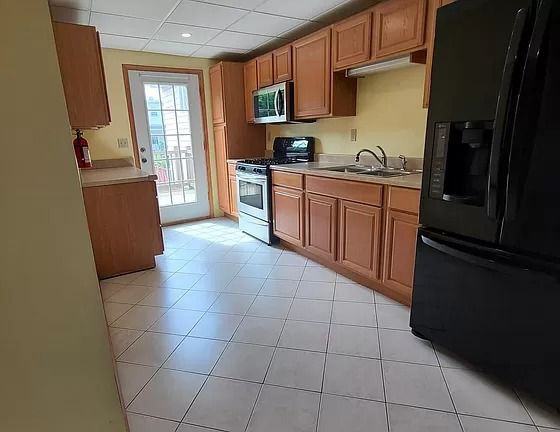 810 2nd St Fl 1 - Photo 3 of 10