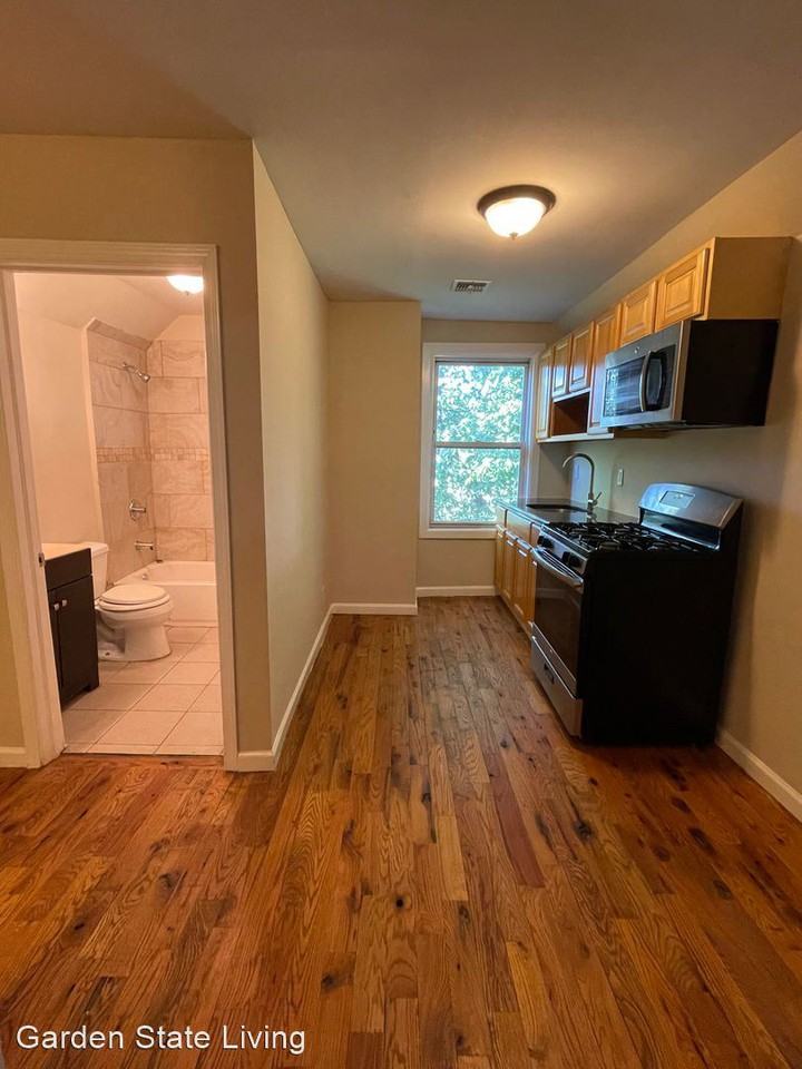 309 7th Avenue W - Photo 2 of 8