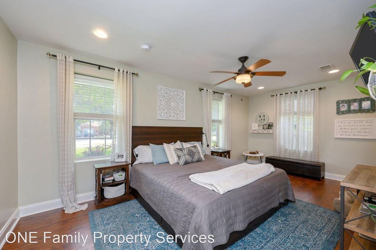 242 Beachview Dr Ne - Photo 2 of 40