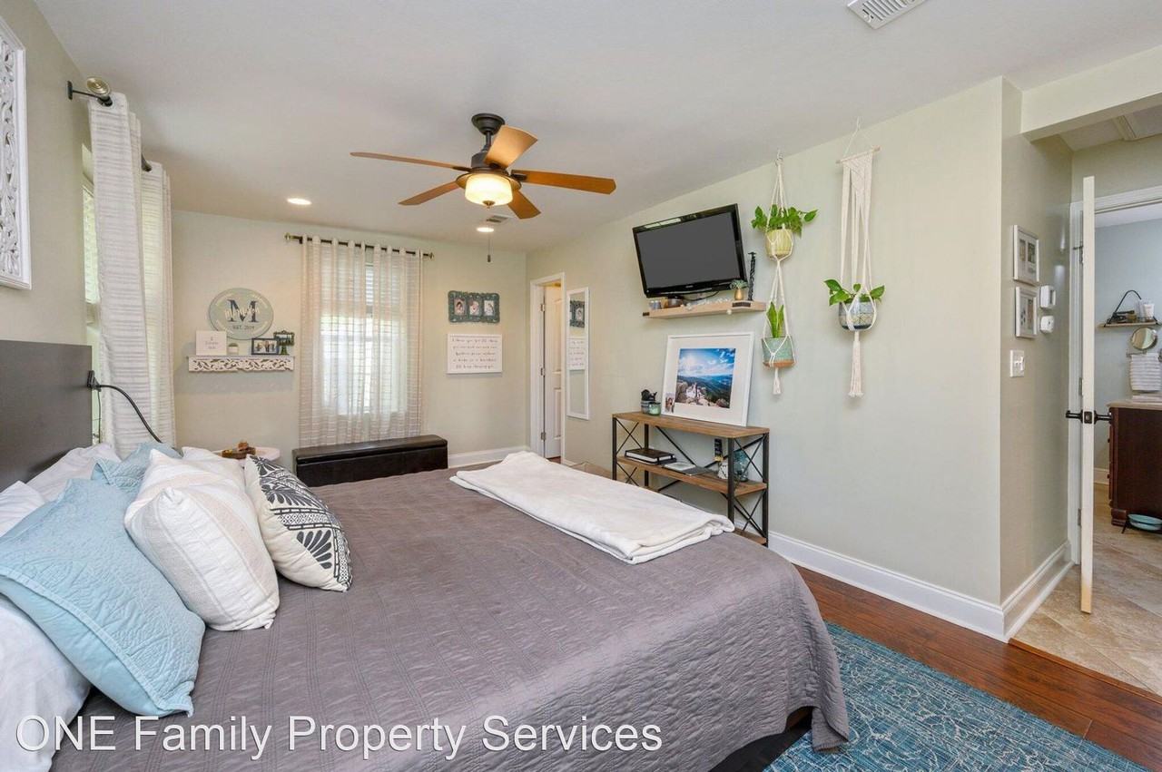 242 Beachview Dr Ne - Photo 3 of 40