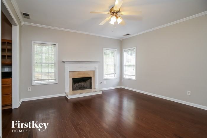 110 Lexington Parke Dr - Photo 3 of 15