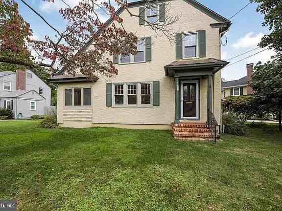 501 Irving Ct - Photo 2 of 40
