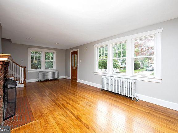 501 Irving Ct - Photo 3 of 40