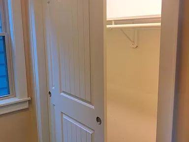 2147 S Kinnickinnic Ave - Photo 2 of 20