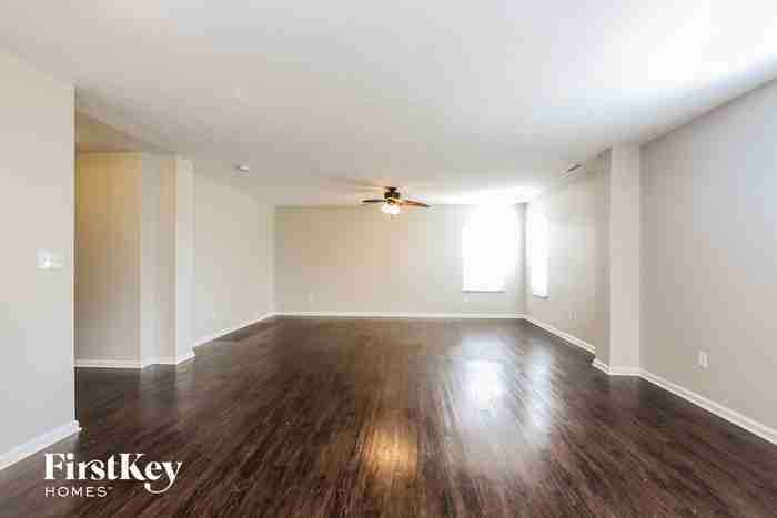 4052 Stubbington Ln - Photo 3 of 15