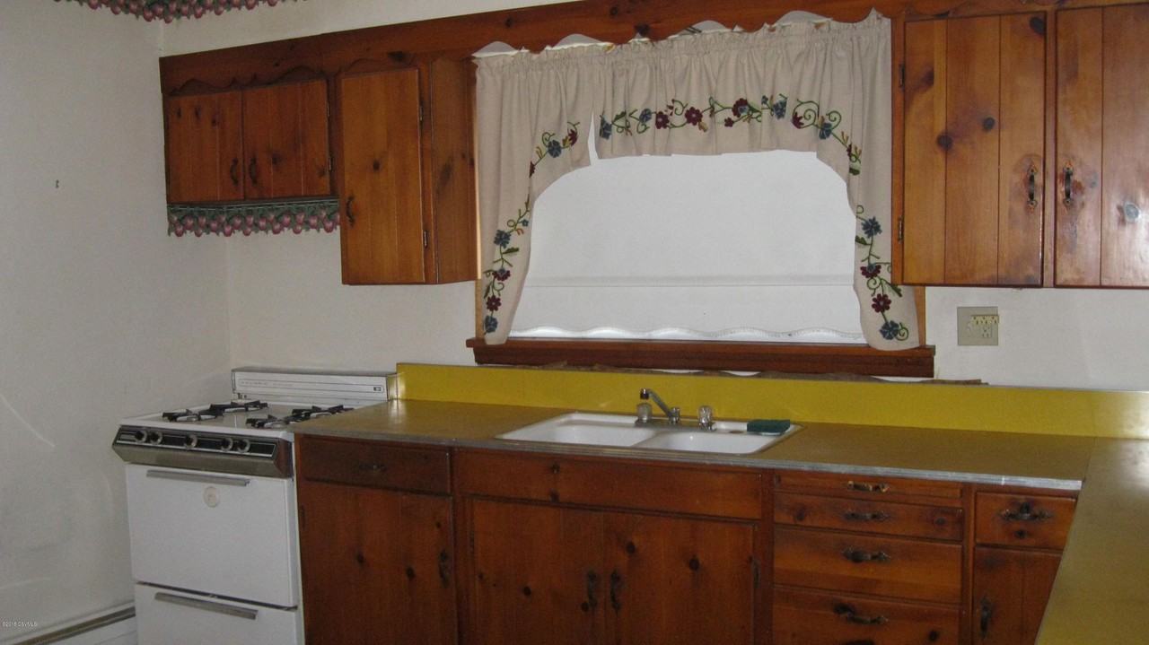 134 E Green St #1 - Photo 3 of 6