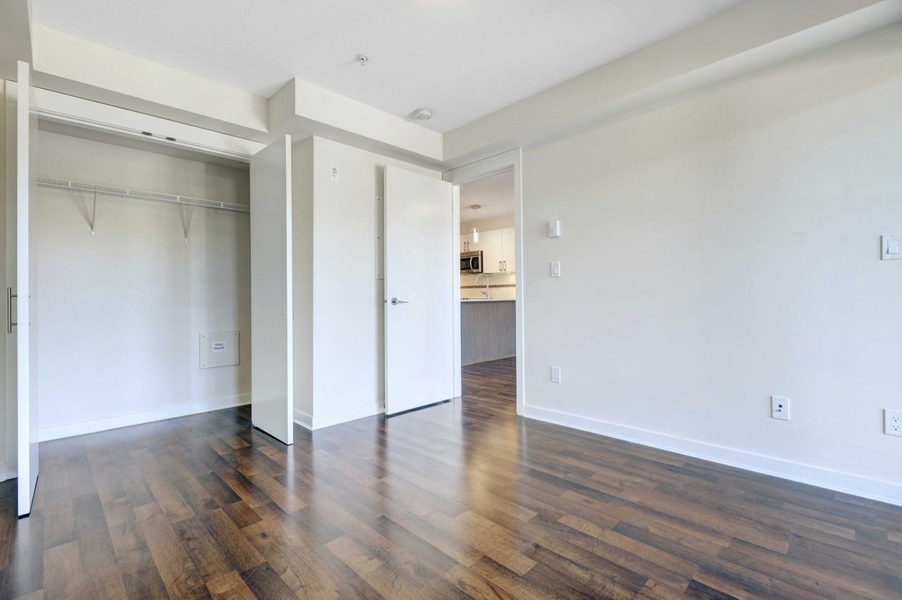 8733 160 St - Photo 3 of 10