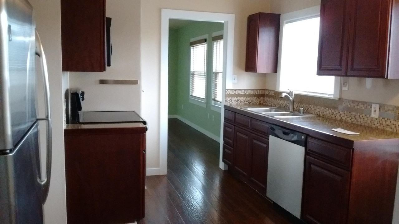 4821 N 30th St #1 - Photo 4 of 10