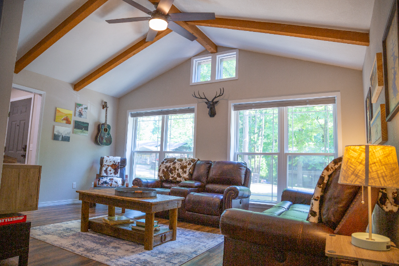 211 E Circle Dr - Photo 2 of 21