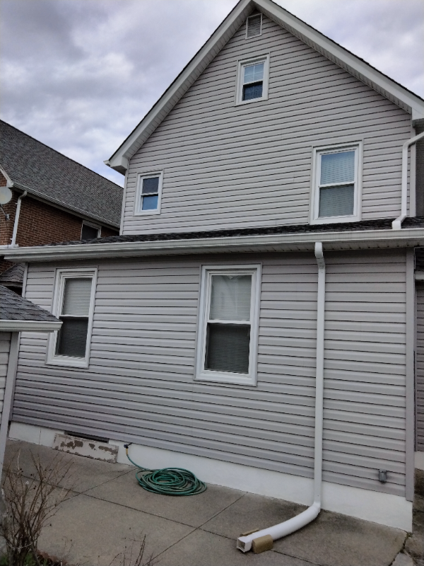 10924 205th Pl - Photo 3 of 4