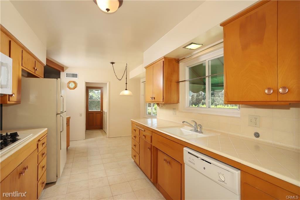 3232 Sparr Blvd - Photo 3 of 9