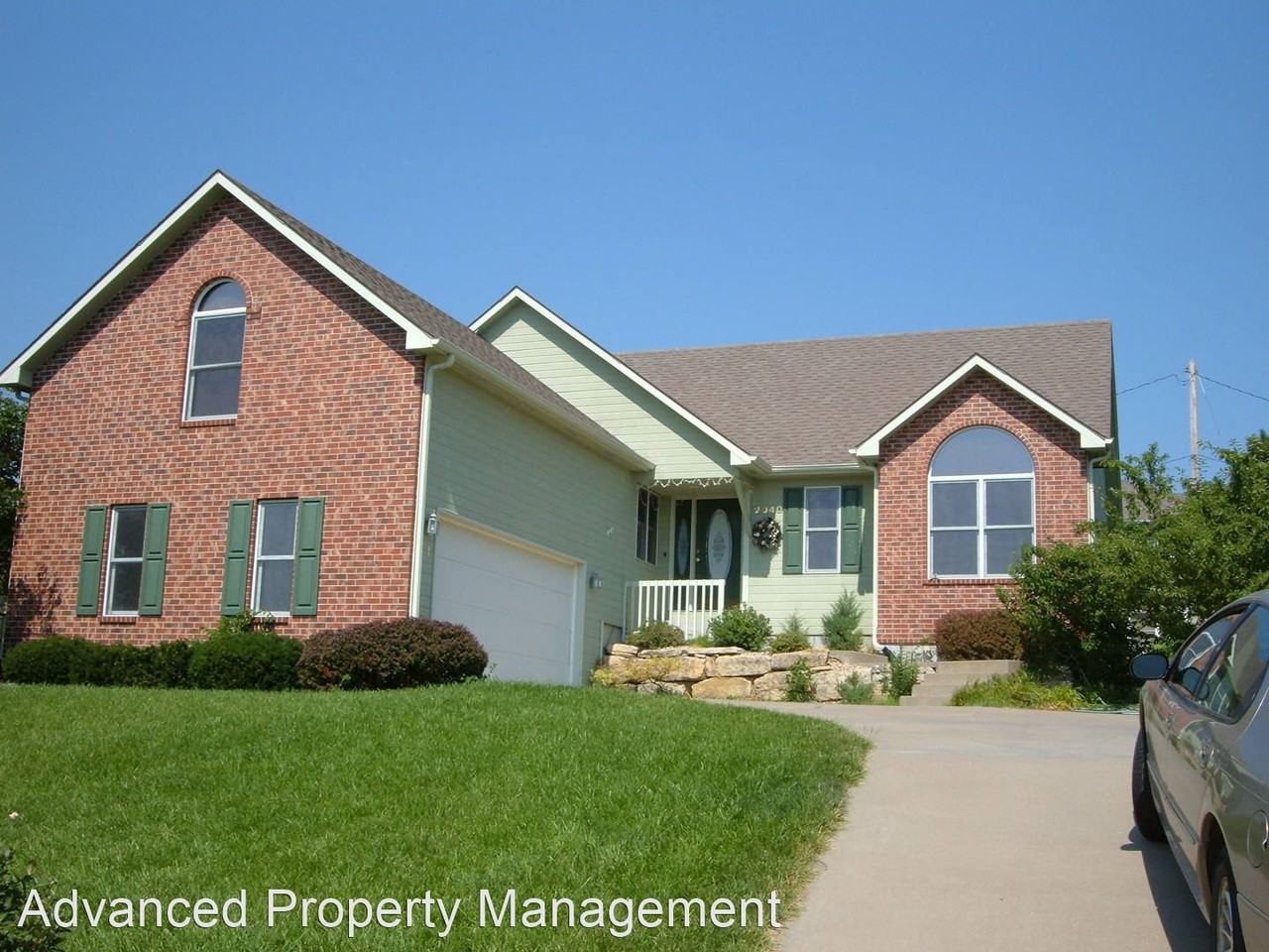 2040 Estella Dr - Photo 3 of 35