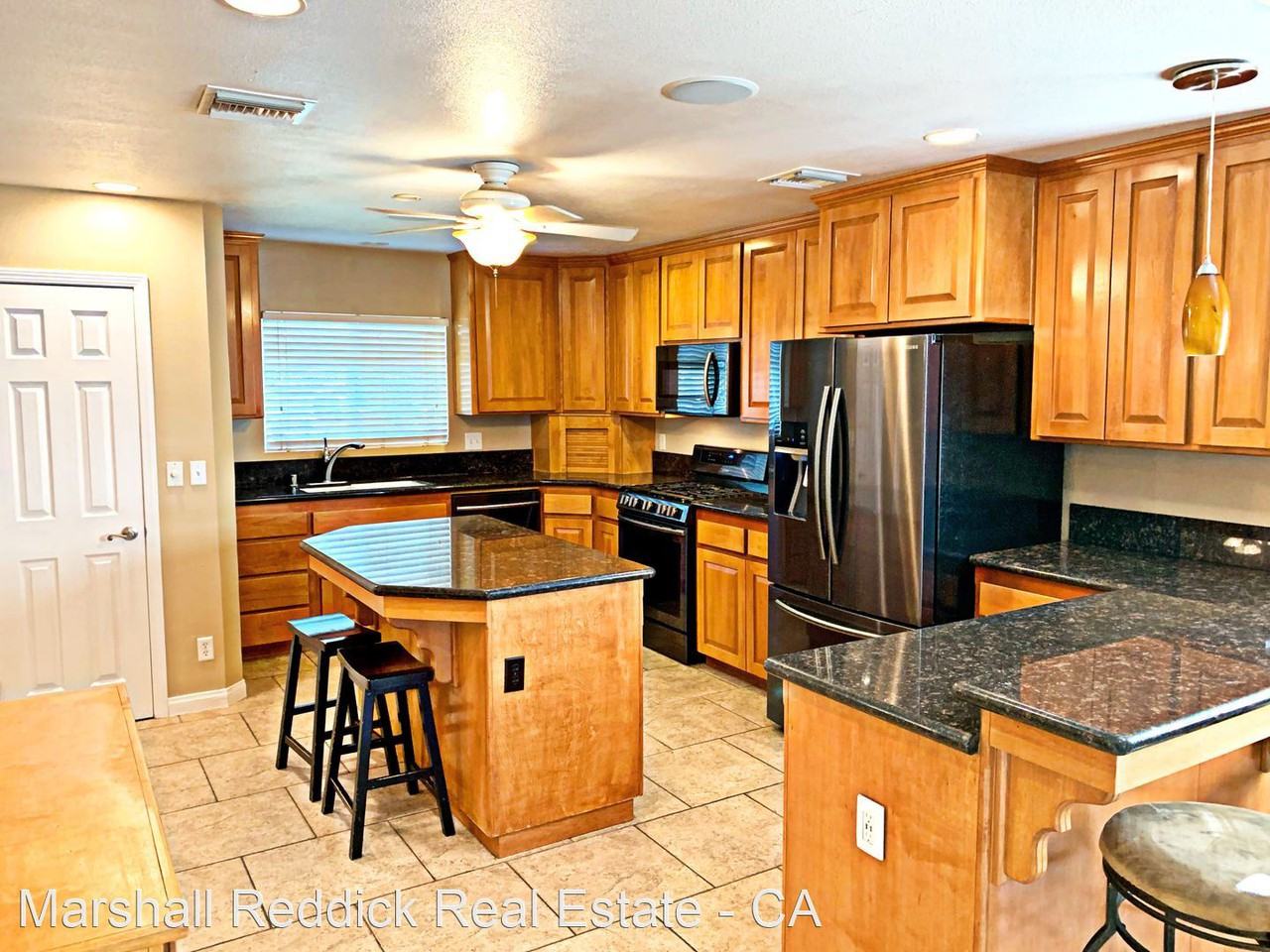 1299 Dogwood St - Photo 2 of 23
