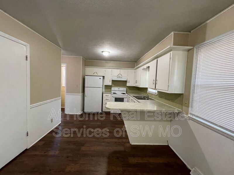 331 E Wayland St - Photo 5 of 10