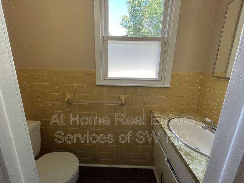 331 E Wayland St - Photo 6 of 10